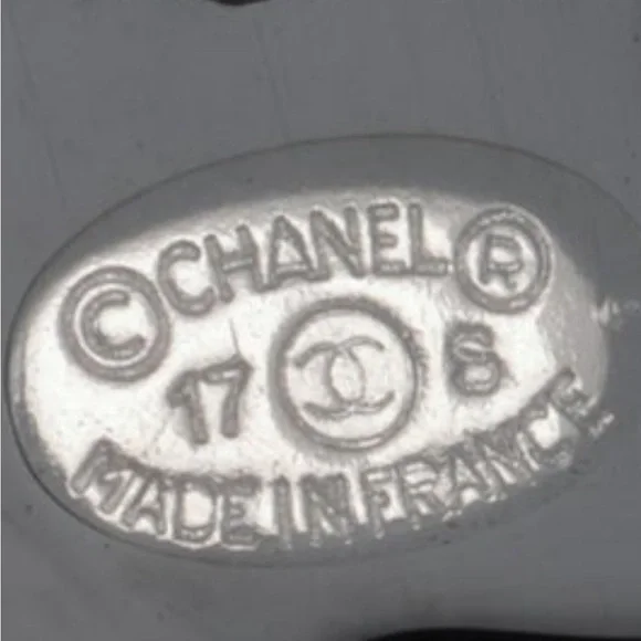 Chanel CC 2017 Resin Studs with Box - Picture 11 of 11